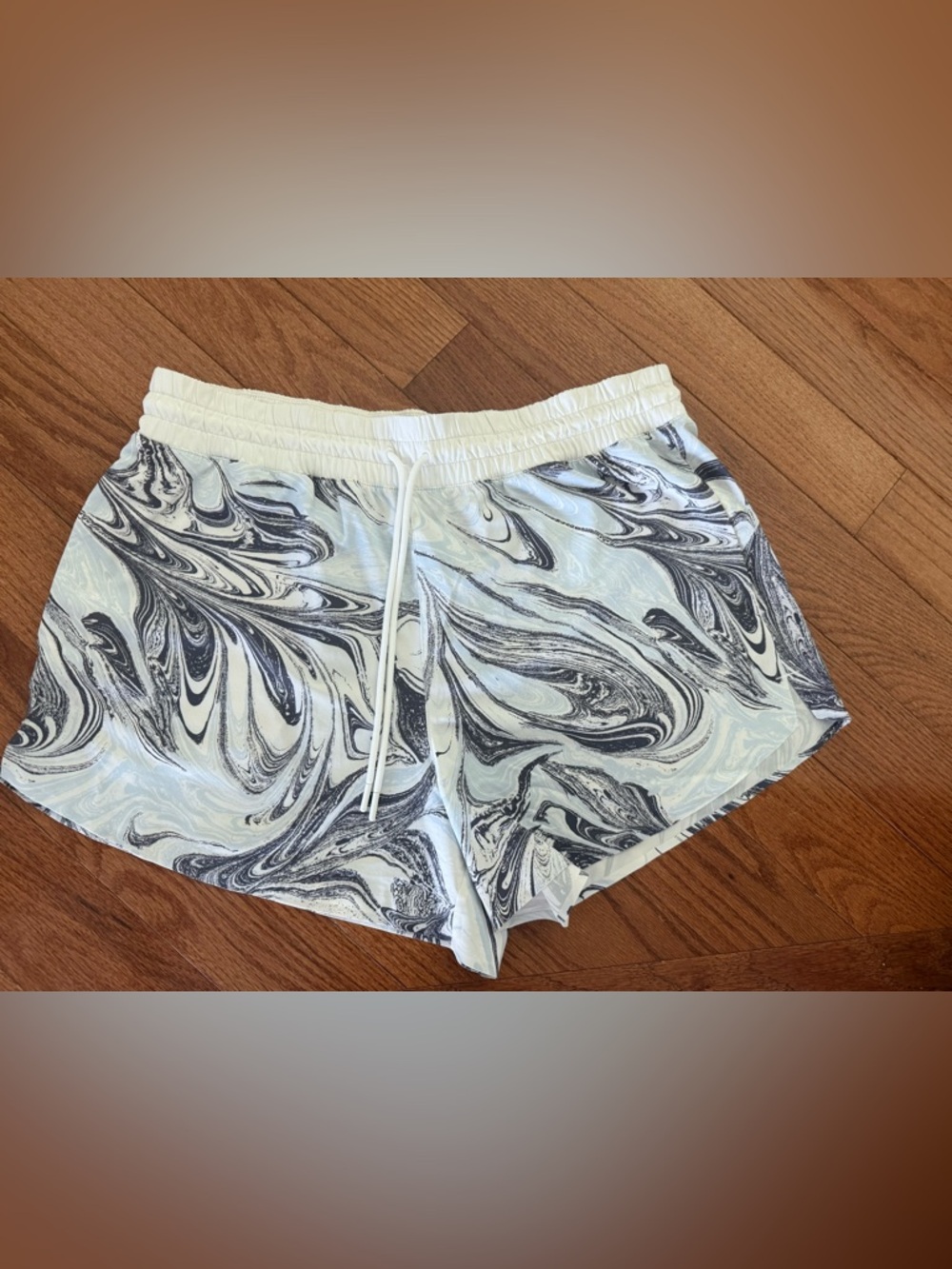 Athleta Women’s Marble-Print Shorts - White & Black - large.  New w/out tags